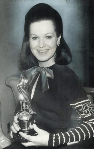 Star fashion writer Stasia Evasuk accepted Judy award for The Star which was awarded it for continued excellence in its coverage of women's and childr(...)
