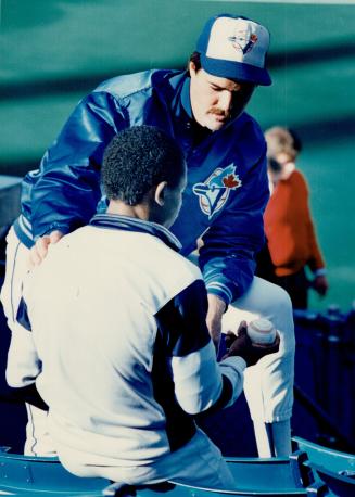 Blue Jays pitcher Mark Eichhorn talks to a resident of Blue Jays Lodge