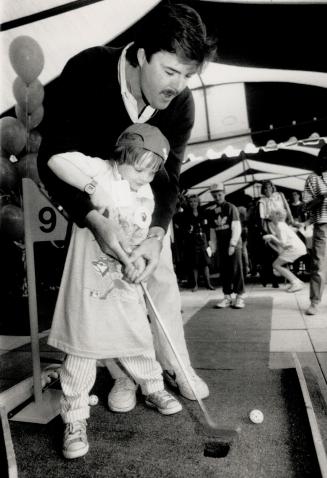 Ike offersa helping hand. Blue Jay Mark Eichhorn teams up with 4-year-old Jordie Burton at a fundraiser for the Children's Miracle Network Telethon in(...)