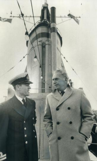 Fairbanks on a bridge, again. World War II naval hero, stage and screen star Douglas Fairbanks Jr. yesterday attended an informal party aboard HMCS Ha(...)