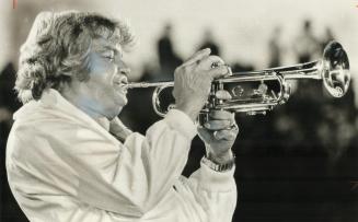 Montreal jazz trumpeter Maynard Ferguson Saturday night basked in the roar of approval from 8,000 fans at the Forum