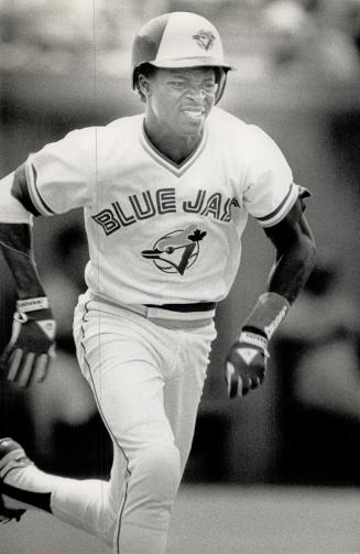 Tony Fernandez: Shortstop hurt his elbow in collision at plate Monday