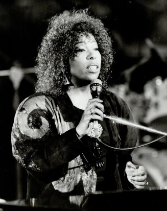 Roberta Flack's at Roy Thomson Hall Wednesday with Miles Davis in a preview concert for the DuMaurier Downtown Jazz Festival. Although she dominated t(...)