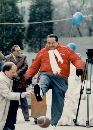 Stubbed kick: Metro chairman Dennis Flynn flubbed his kick during the Vanier Cup kickoff for diabetes at City Hall yesterday as celebrities lined up to publicize Saturday's football game