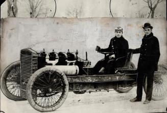 Henry Ford (standing) and Oldfield in the 999 (Chapter 6