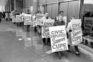 CUPE picketers, City Hall