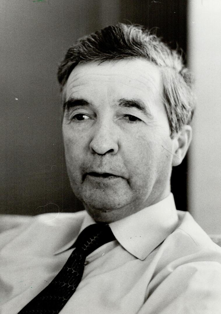 Dick Francis: His new book is fast out of the gate, but tires before the finish