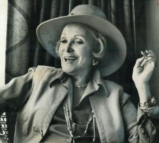 Dripping with diamonds and looking astonishingly well-preserved for a woman reputed to be 87, Jolie Gabor flew into town over the weekend to sell her (...)
