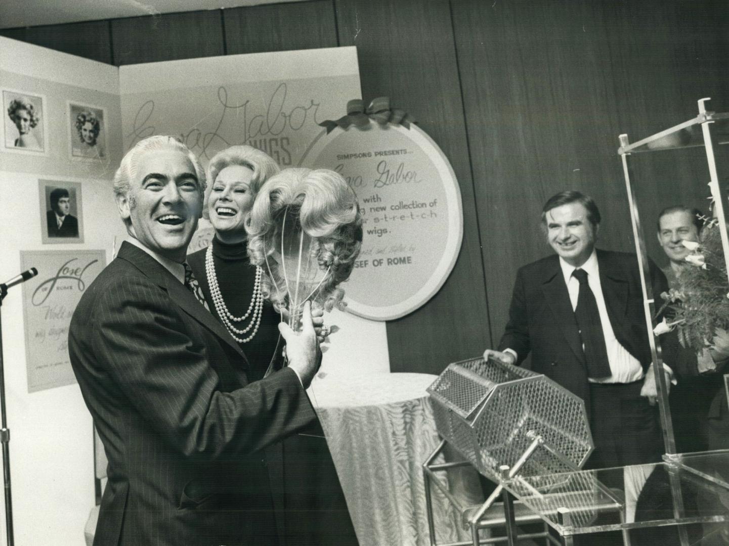 Ed Mannion receives wig as prize