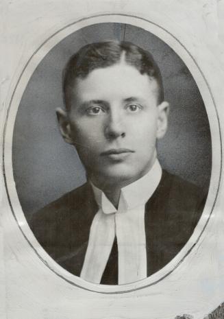 A graduate of Osgoode Hall Law School, Frost by 1921 was heading for Lindsay with his brother to practise law