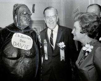 Fulton and the Beast. Former justice minister E. Davie Fulton stands beside one of the more ugly but eye-catching supporters of his bid for leadership(...)
