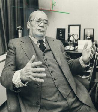 Frederick Gardiner, 80-year-old first chairman of Metro, won a 12-10 recommendation from Toronto City Council yesterday that he be reappointed to his (...)