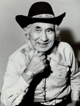 Chief Dan George falls and breaks a Hip