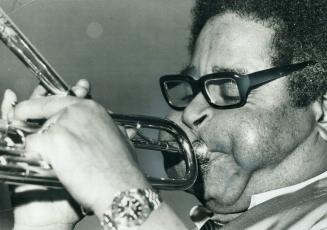Back in Toronto for the umpteenth time, jazz trumpeter Dizzy Gillespie opened last night at the Colonial and writer Jack Batten liked him all the way:(...)