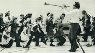 Bobby Gimby joins in music and song with Etobicoke's St