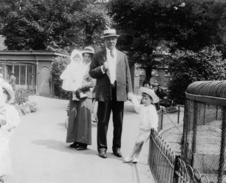 Arthur Conan Doyle with his children and their nurse at the London Zoo, July 1914