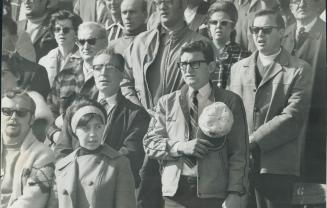 A Minute's silence is observed at yesterday's football game at CNE Stadium for Pierre Laporte, Quebec labor minister, who was slain Saturday by terror(...)