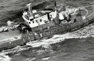 Two spanish fishing vessels were caught by Canadian Fisheries officers within the 200-mile limit off the coast of Newfoundland. Rather than surrender,(...)