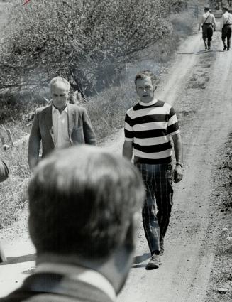 The Longest walk in his life-100 yards down the driveway to his home where his wife was murdered-is made by Russell Ferguson (right) accompanied by br(...)