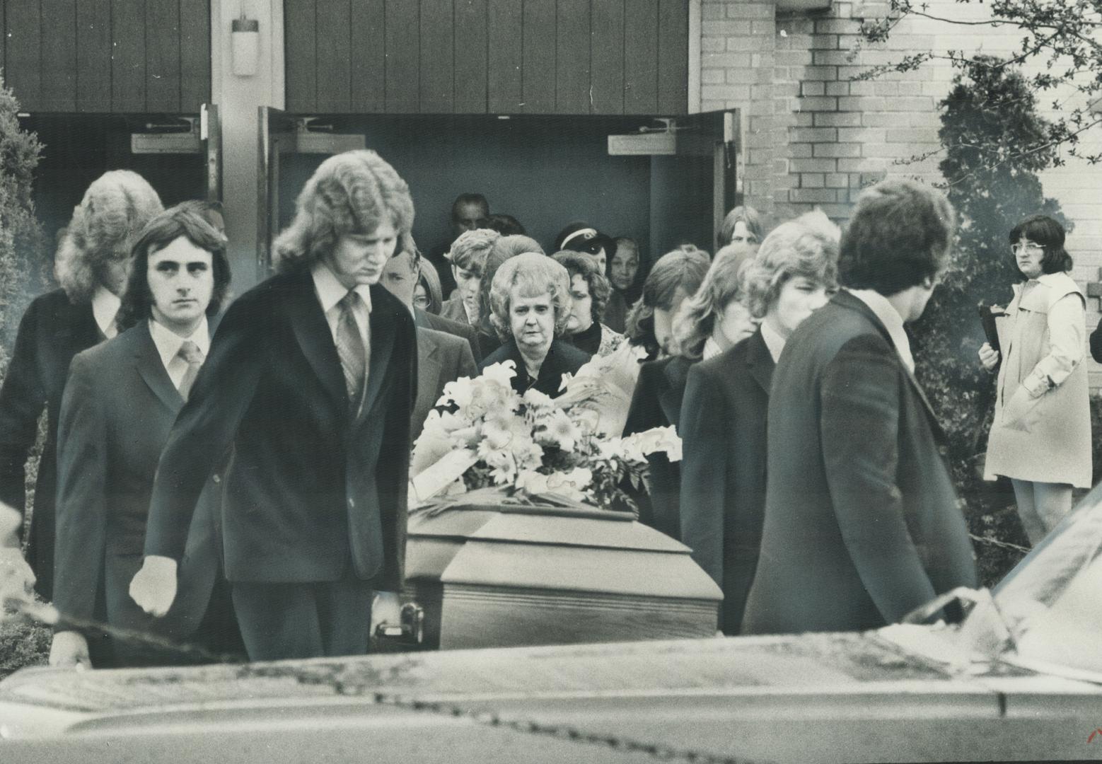 Members of the families of two North York girls found shot to death in a Downsview field follow the coffin of one out of the Peoples Church after the (...)