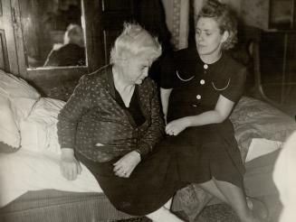 Mrs. Windsor mother of murdered man and her daughter Alice at their home in macuab Hamilton, Ont