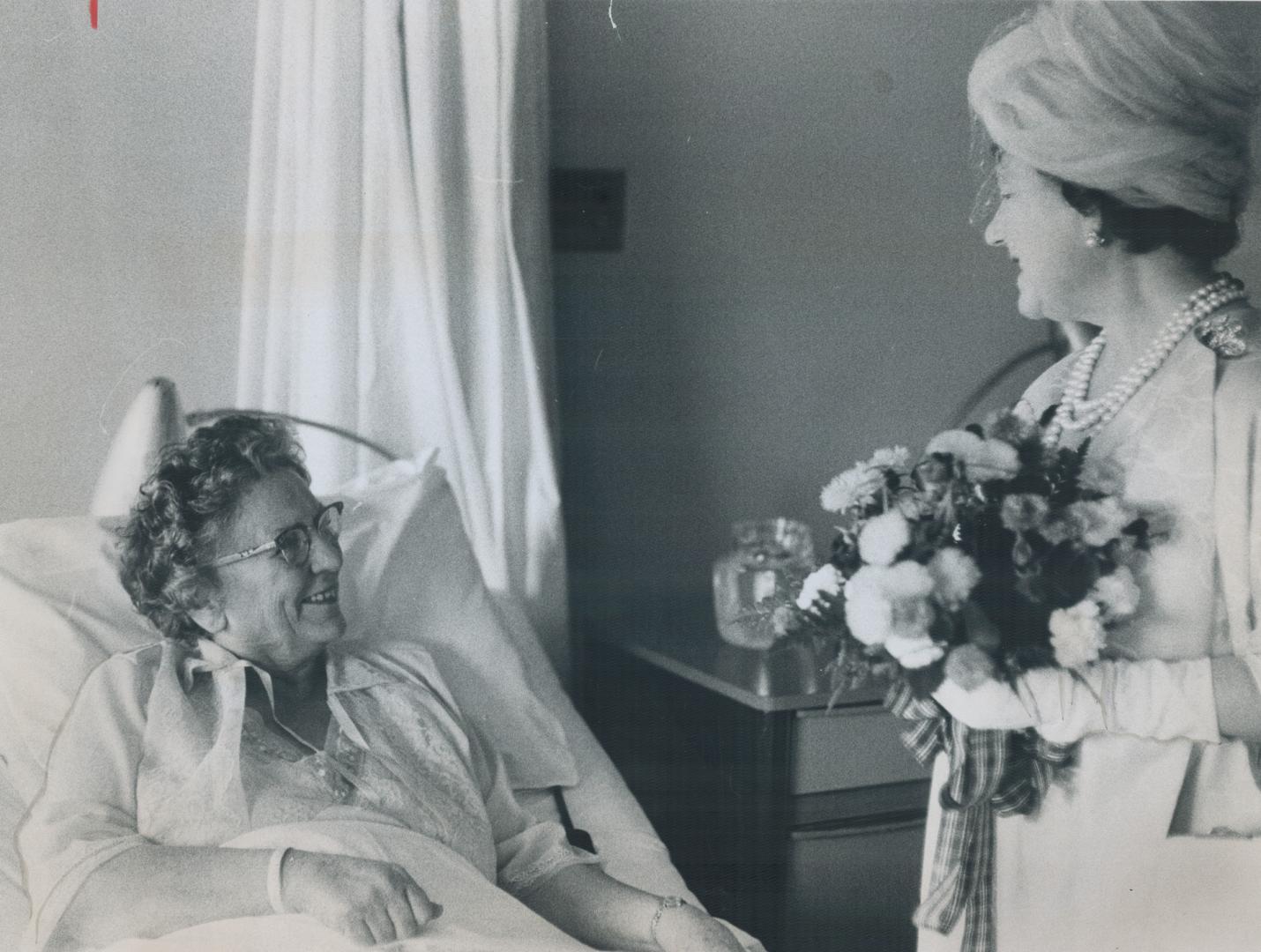 Mrs. Jessie McGillivary, patient in Women's College Hospital, had a special visitor on Saturday. The Queen Mother stopped to chat with her and roommat(...)