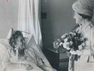 Mrs. Jessie McGillivary, patient in Women's College Hospital, had a special visitor on Saturday. The Queen Mother stopped to chat with her and roommat(...)