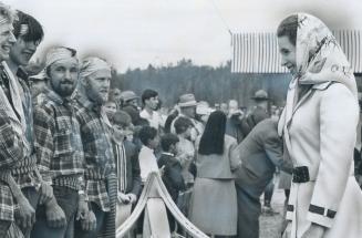 Princess Anne talks with canoeists before the start of the 10-boat Sir Alexander Mackenzie canoe race from Fort Providence, Northwest Territories, to (...)