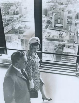 Toronto's Royal Tourist, Princess Alexandra, lets her eyes do the walking in visit today to the top of 56-storey T-D Centre. Guiding the sight-seeing (...)