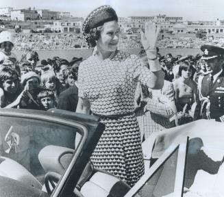 Queen Elizabeth waves to crowd after arriving in Newfoundland