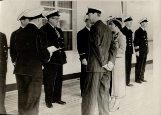 The King took advantage of the trip to walk the deck, play shuffleboard, and to chat with the ship's officers, Lower, perhaps swapping yarns with them(...)