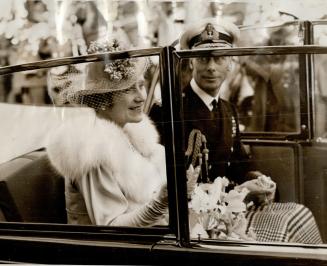 An endless cheer 24 miles long and over four hours ceaseless duration constitutes the most remarkable sound in canada's history. So does Gregory Clark(...)