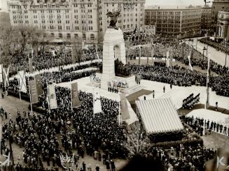 The true presence of the King and the Queen was brought home to 12,000 veterans and countless other thousands who pressed about the impressive tower t(...)