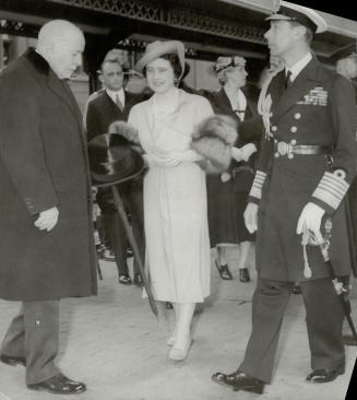 W. J. Tupper, lieutenant-governor of Manitoba, greets their majesties
