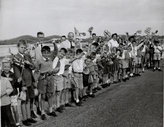 Cheering children welcome their Queen to Bermuda