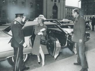 The Duchess of Kent steps from a car in front of the Royal York Hotel yesterday to be greeted by her brother, John Worsley, of stockingtop Farm, Uxbri(...)