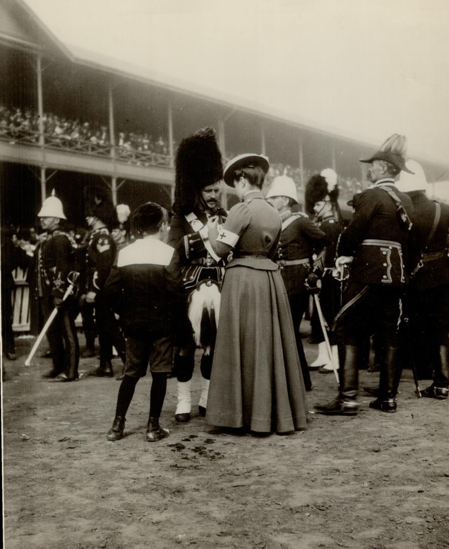 Presenting medals at Toronto. Visit of late King and Queen to Toronto. [Incomplete]