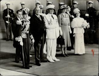 Royal Family - George VI, King (Family Groups)