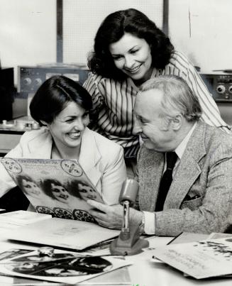 Clyde Gilmour with radio producer Jana Gonda (left) and announcer Jan Tennant enjoy one of Gilmour's jokes at CBC radio studio where The Star's movie (...)