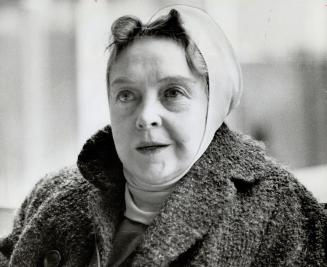 The First Lady of silent films, Lillian Gish, arrived in Toronto yesterday for a two-evening engagement at York University's Burton Auditorium. Tonigh(...)