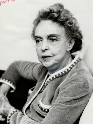 Too busy working, actress Lillian Gish doesn't have time to watch movies anymore
