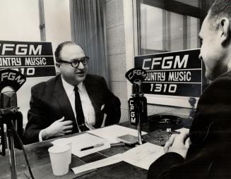 Friendly Phil' on the aid. Mayor Givens, as ''Friendly Phil, your country music disc jockey,'' goes on the air from Richmond Hill's CFGM today to plac(...)