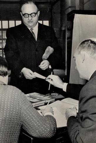 Mayor Philip Givens casts his vote at poll in Adelaide St