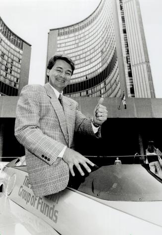 Canada's Indianapolis 500 racer Scott Goodyear, who won $609,333 on Sunday by coming second in the closest finish ever, was at City Hall today to acce(...)