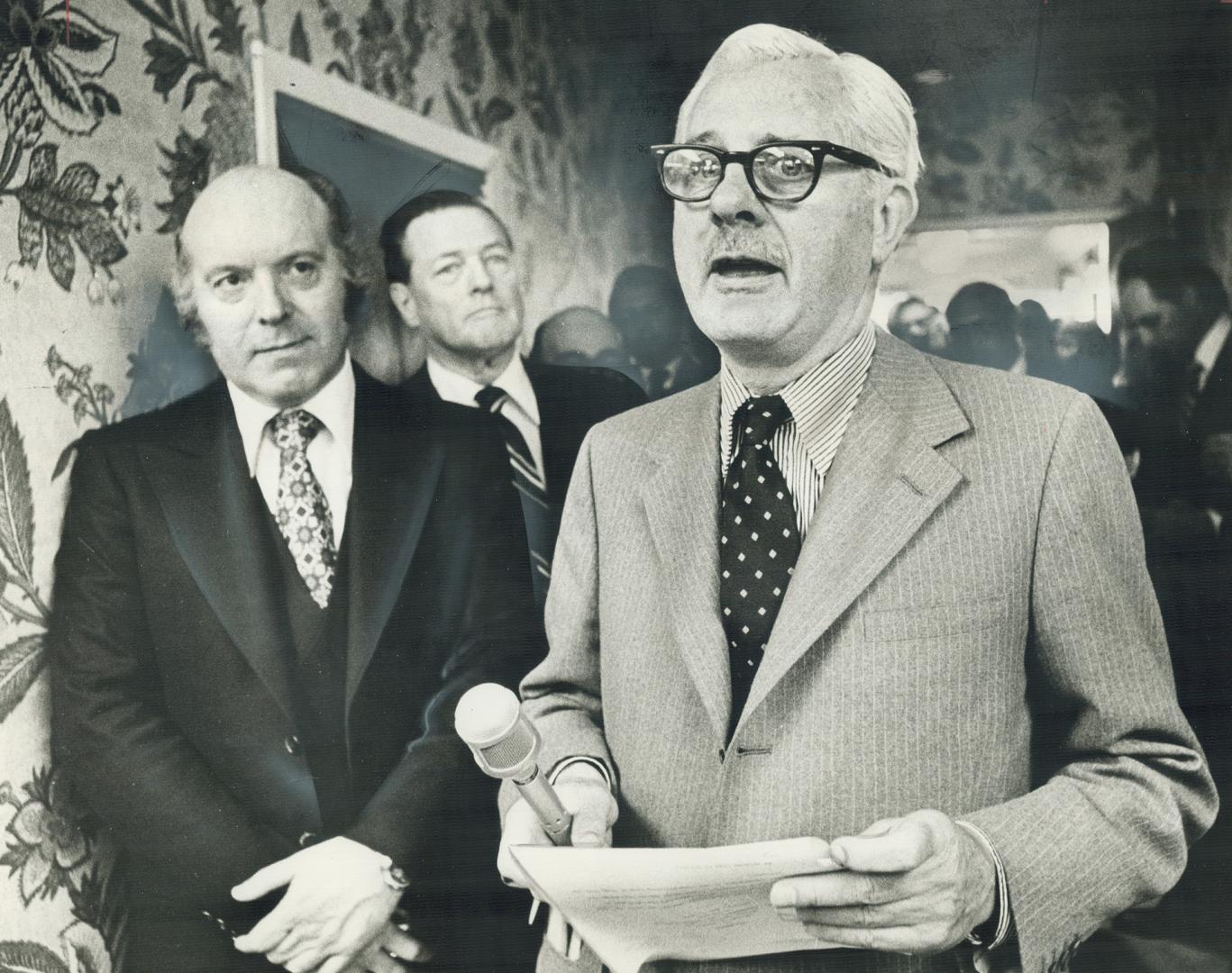 Quebec Cabinet Minister Claude Morin, (left), listens as former federal finance minister Walter Gordon makes plea for national unity at opening of exp(...)