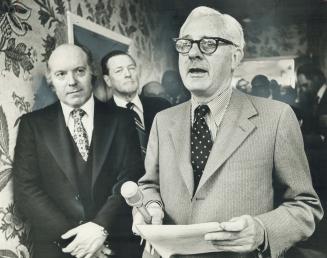 Quebec Cabinet Minister Claude Morin, (left), listens as former federal finance minister Walter Gordon makes plea for national unity at opening of exp(...)