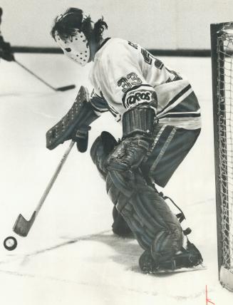 Gilles Gratton, making one of his patented brilliant stops, will likely be in nets for Toronto Toros in opener of WHA semi-final series at Gardens tonight
