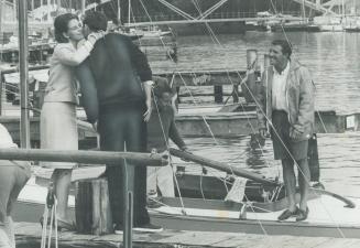 Kiss from his queen greeted Greek King Constantine as he stepped ashore at the Royal Canaidan Yacht Club after finishing eighth in World Championship (...)
