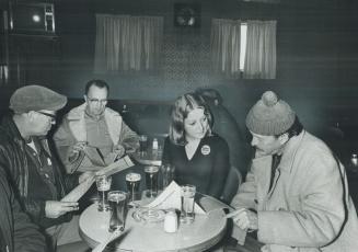 Mainstreeting in the pub