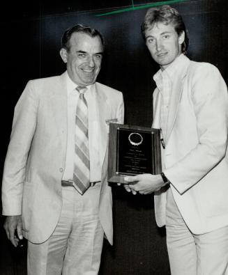 Gretzky in carriers' hall of fame